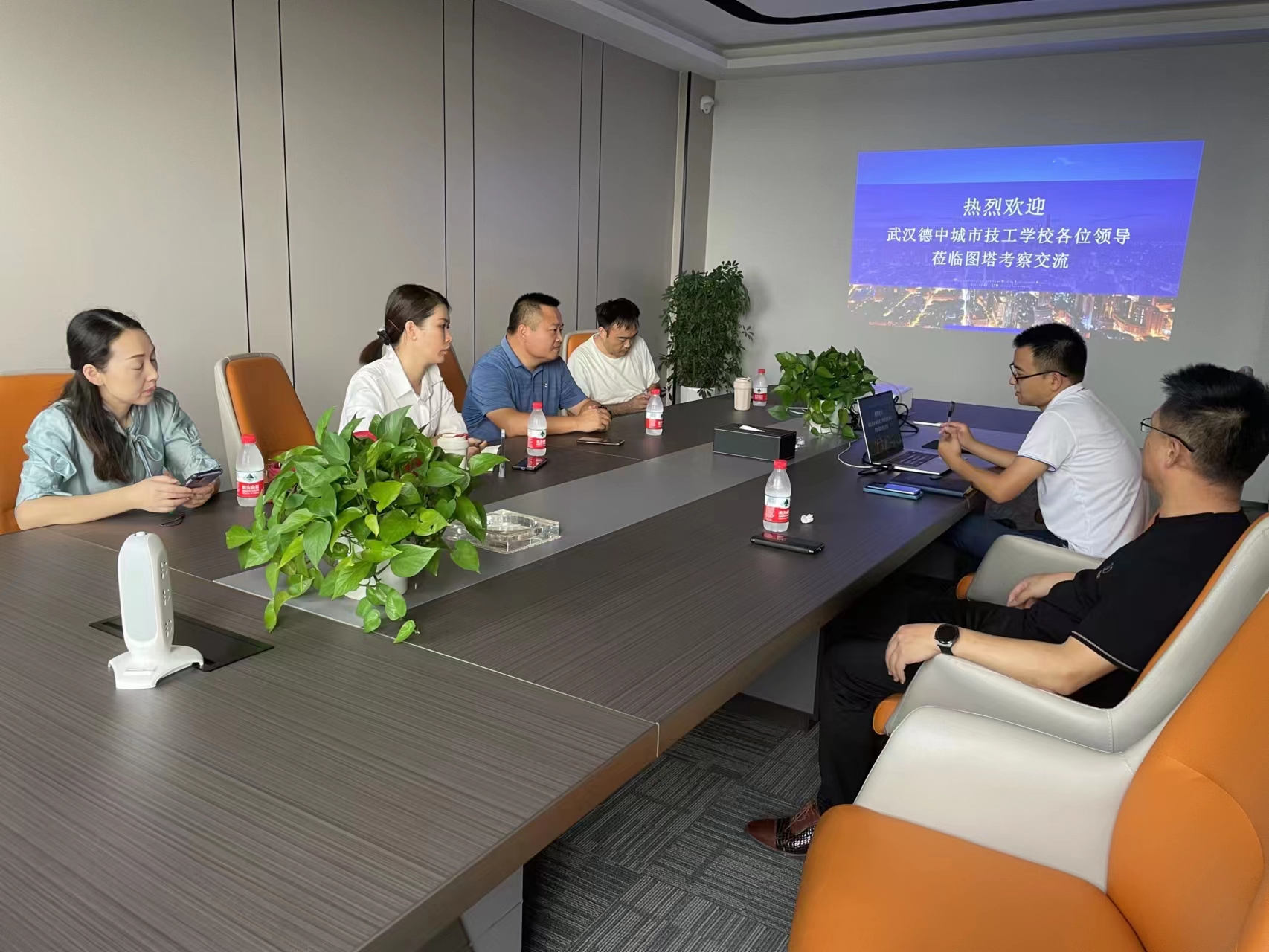 武汉德中城市技工学校校领导一行来我院考察交流